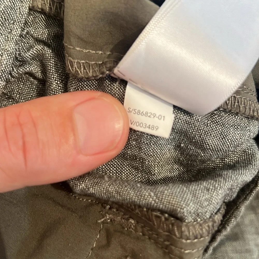 Athleta Voyager Linen Shorts in Green, size 4